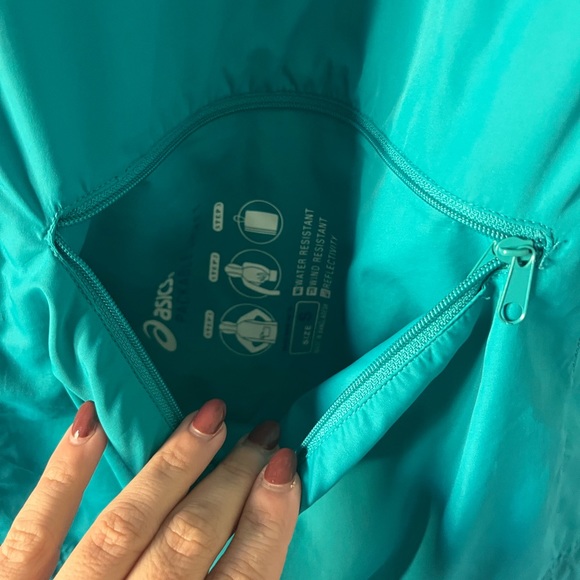 ASICS packable running / rain jacket | Small - Picture 7 of 14
